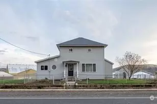 304 E 2nd St, Prescott, WA 99348 - Photo 2