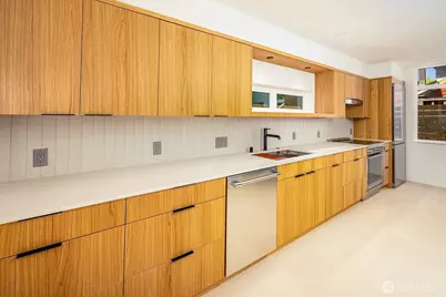 314 NE 59th Street, Seattle, WA 98105 - Photo 2