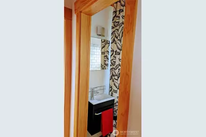 2040 Westlake Avenue N #17, Seattle, WA 98109 - Photo 14