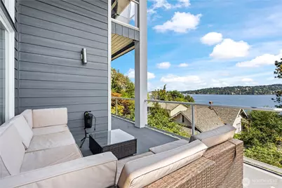 9844 Arrowsmith Avenue S, Seattle, WA 98118 - Photo 6