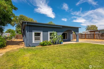 1036 W Luta Street, Moses Lake, WA 98837 - Photo 2