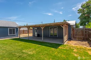 1036 W Luta St, Moses Lake, WA 98837 - Photo 6