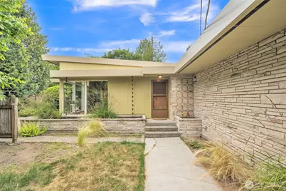 11521 Corliss Avenue N, Seattle, WA 98133 - Photo 2