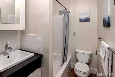 115 Bellevue Avenue E #105, Seattle, WA 98102 - Photo 6