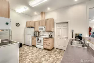 27225 217th Pl SE, Maple Valley, WA 98038 - Photo 32