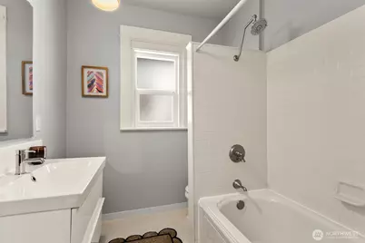 4333 Evanston Avenue N, Seattle, WA 98103 - Photo 12