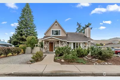233 W Gibson Avenue, Chelan, WA 98816 - Photo 2