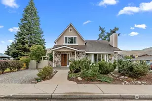 233 W Gibson Ave, Chelan, WA 98816 - Photo 2