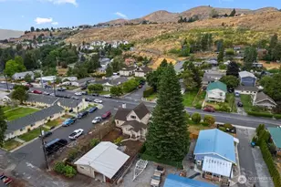 233 W Gibson Ave, Chelan, WA 98816 - Photo 30