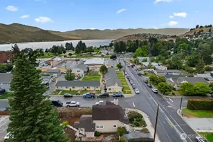 233 W Gibson Ave, Chelan, WA 98816 - Photo 28