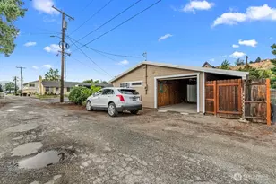 233 W Gibson Ave, Chelan, WA 98816 - Photo 24
