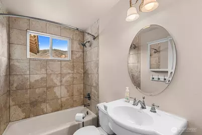 233 W Gibson Avenue, Chelan, WA 98816 - Photo 16