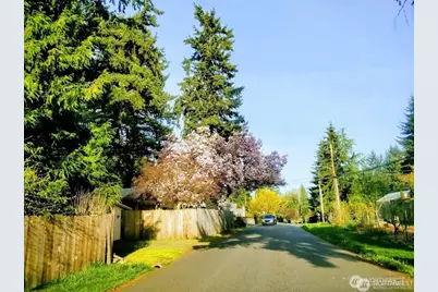 8305 134th Avenue NE, Redmond, WA 98052 - Photo 2