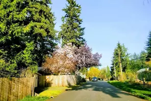 8305 134th Ave NE, Redmond, WA 98052 - Photo 2