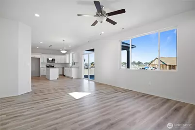 401 N Grape Drive, Moses Lake, WA 98837 - Photo 6