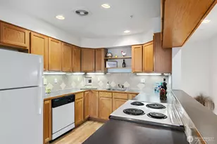 9517 35th Ave NE, Seattle, WA 98115 - Photo 10