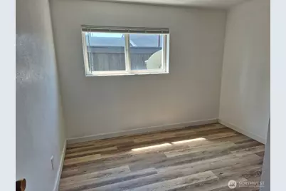 317 7th Street SW #6, Puyallup, WA 98371 - Photo 8