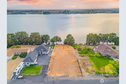 4898 Shorecrest Drive NE, Moses Lake, WA 98837 - Photo 1