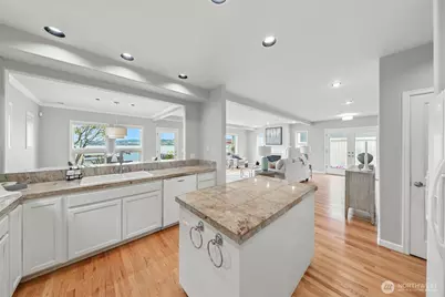 11204 Rainier Avenue S, Seattle, WA 98178 - Photo 12