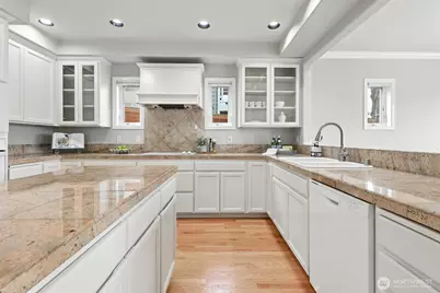 11204 Rainier Avenue S, Seattle, WA 98178 - Photo 10