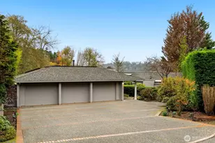 8428 N Mercer Way, Mercer Island, WA 98040 - Photo 2
