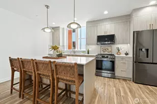 9020 13th Ave NW, Seattle, WA 98117 - Photo 10