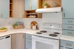 4641 West Lake Sammamish Parkway SE, Issaquah, WA 98027 - Photo 10