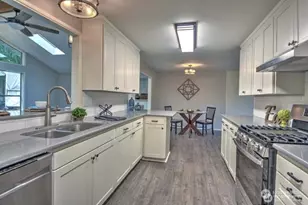 725 W Wyandotte Ave, Shelton, WA 98584 - Photo 2