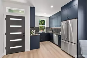 10750 Interlake Ave N, Seattle, WA 98133 - Photo 2