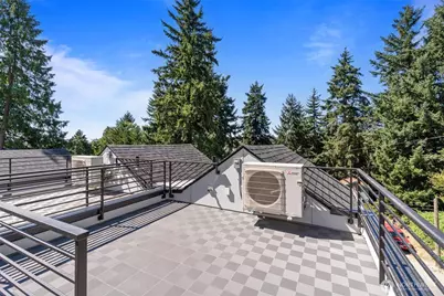 10750 Interlake Avenue N, Seattle, WA 98133 - Photo 14