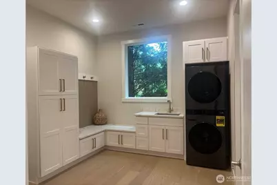 955 103rd Avenue SE, Bellevue, WA 98004 - Photo 10