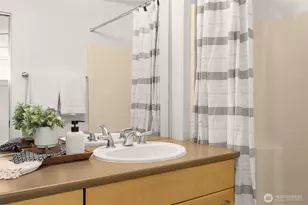 1410 E Pine St, Seattle, WA 98122 - Photo 16