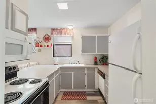 211 E 3rd St, Aberdeen, WA 98520 - Photo 10