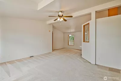 55 Veys Drive, Kelso, WA 98626 - Photo 4