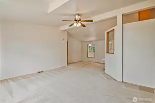 55 Veys Dr, Kelso, WA 98626 - Photo 4