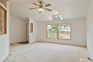 55 Veys Dr, Kelso, WA 98626 - Photo 8