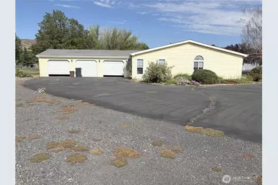 2305 Cherry Blossom Drive, Ephrata, WA 98823 - Photo 2