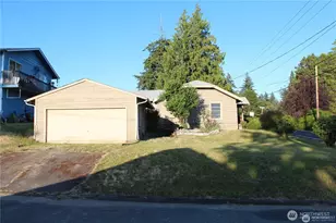 1303 Mt Brynion St, Kelso, WA 98626 - Photo 2