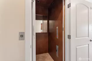 9426 Lake Washington Blvd NE, Bellevue, WA 98004 - Photo 12