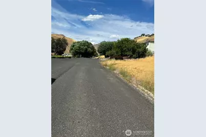 3825 Sunridge Ln, Wenatchee, WA 98801 - Photo 8