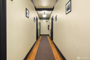 905 NE 43rd St, Seattle, WA 98105 - Photo 4