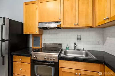 905 NE 43rd Street #107, Seattle, WA 98105 - Photo 8