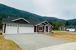 8151 Peaceful Vly Ct, Maple Falls, WA 98266 - Photo 2