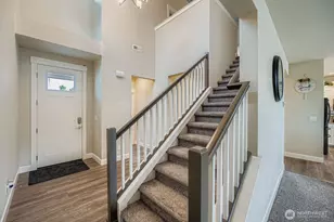 678 7th St NE, Auburn, WA 98002 - Photo 2