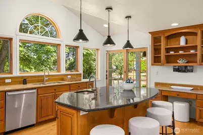 11216 E Riverside Drive, Bothell, WA 98011 - Photo 4