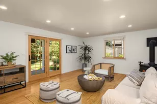 11216 E Riverside Dr, Bothell, WA 98011 - Photo 10