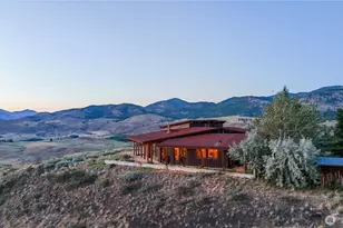 99 Hilltop Dr, Winthrop, WA 98862 - Photo 2