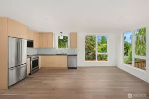 2028 NE 123rd St, Seattle, WA 98125 - Photo 2