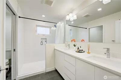 14012 Midvale Avenue N, Seattle, WA 98133 - Photo 14