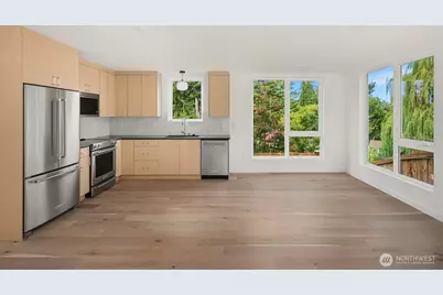 2028 NE 123rd Street, Seattle, WA 98125 - Photo 2